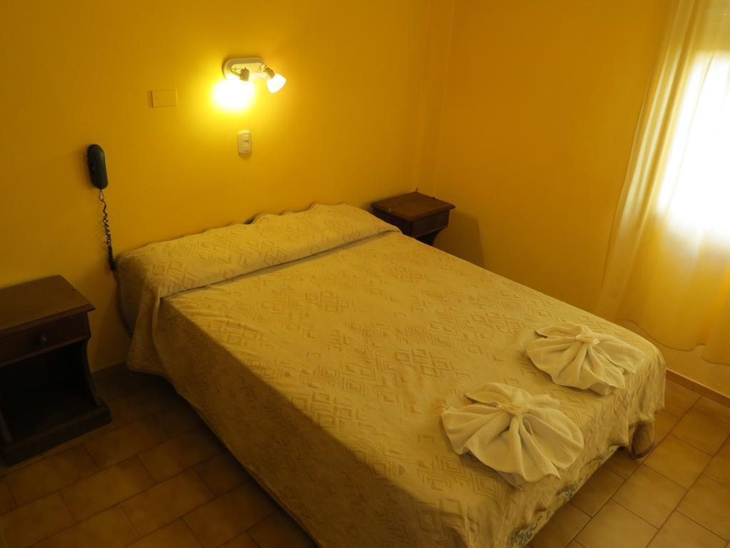 Hotel Arenales Villa Carlos Paz Chambre photo