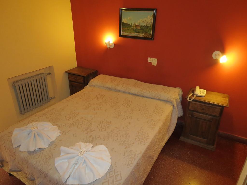Hotel Arenales Villa Carlos Paz Chambre photo